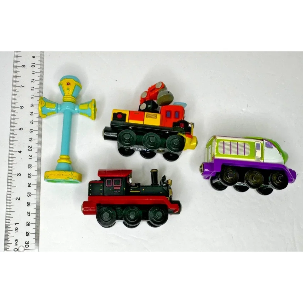 Chuggington Skylar Coco Old Puffer Pete Vee Announcer Train Wood Set